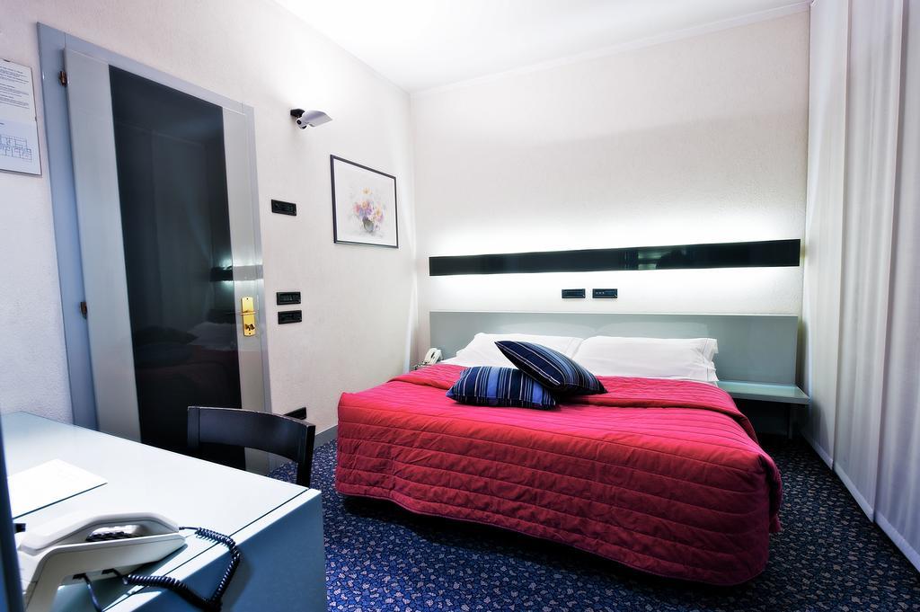 Hotel Michelangelo Biella Room photo